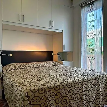 Hotel Luminous Flat On The Shores Of Lignano