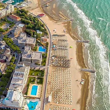 Luminous Flat On The Shores Of Lignano 3*
